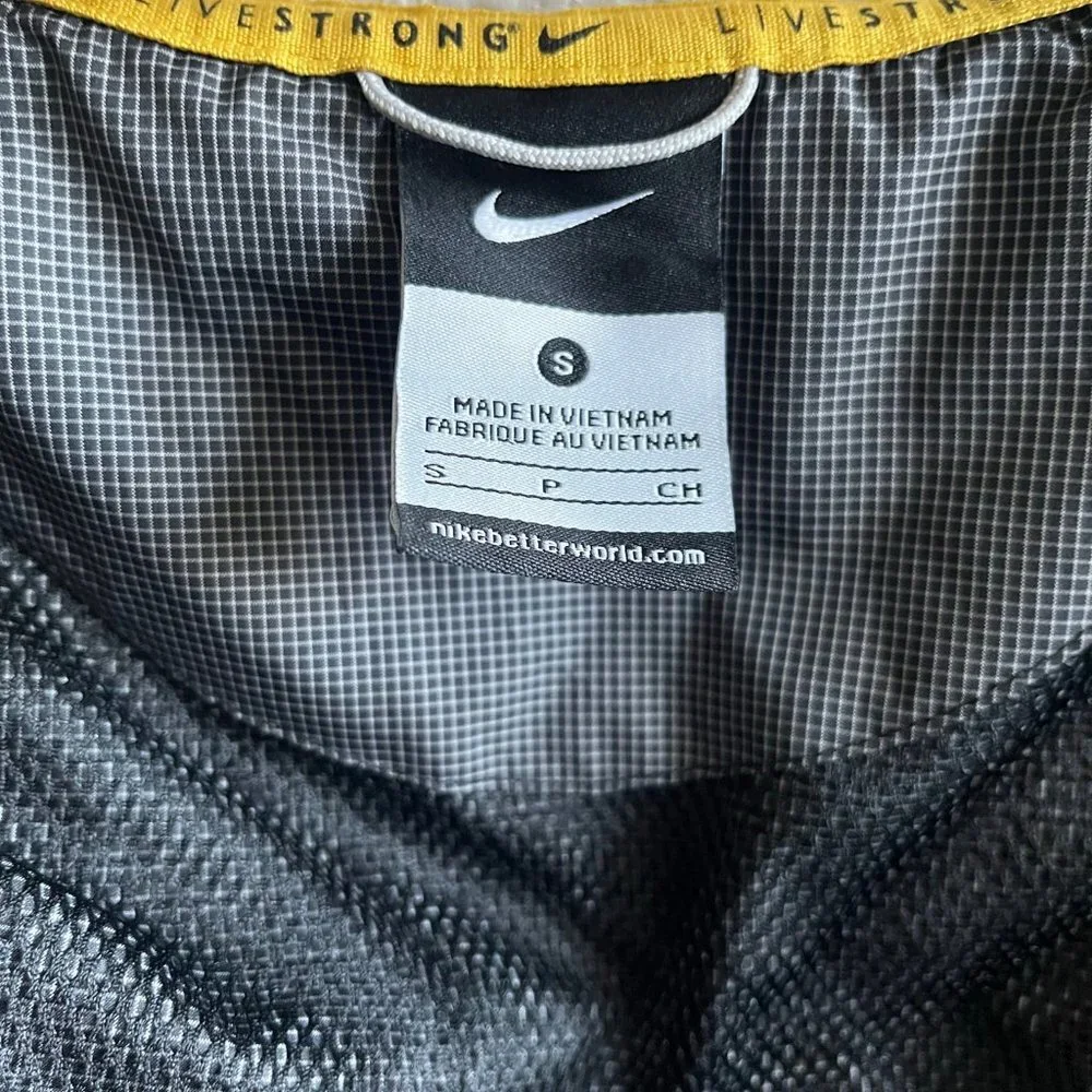 Nike Women's Livestrong Black Lightweight Hoodie Jacket Size S Style 467934-010